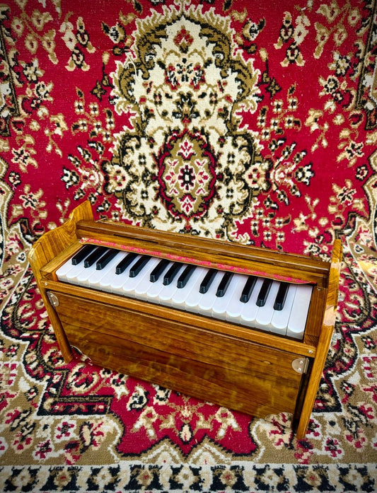 Dolphine Harmonium